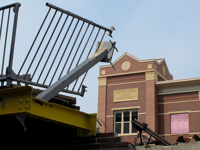 Old Cop Shop Comes Down 3