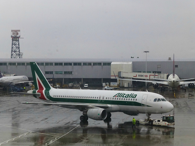 EI-EIB at LHR (2) - 28 May 2013