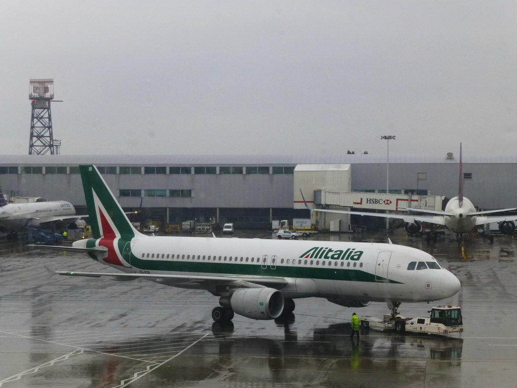 EI-EIB at LHR (2) - 28 May 2013