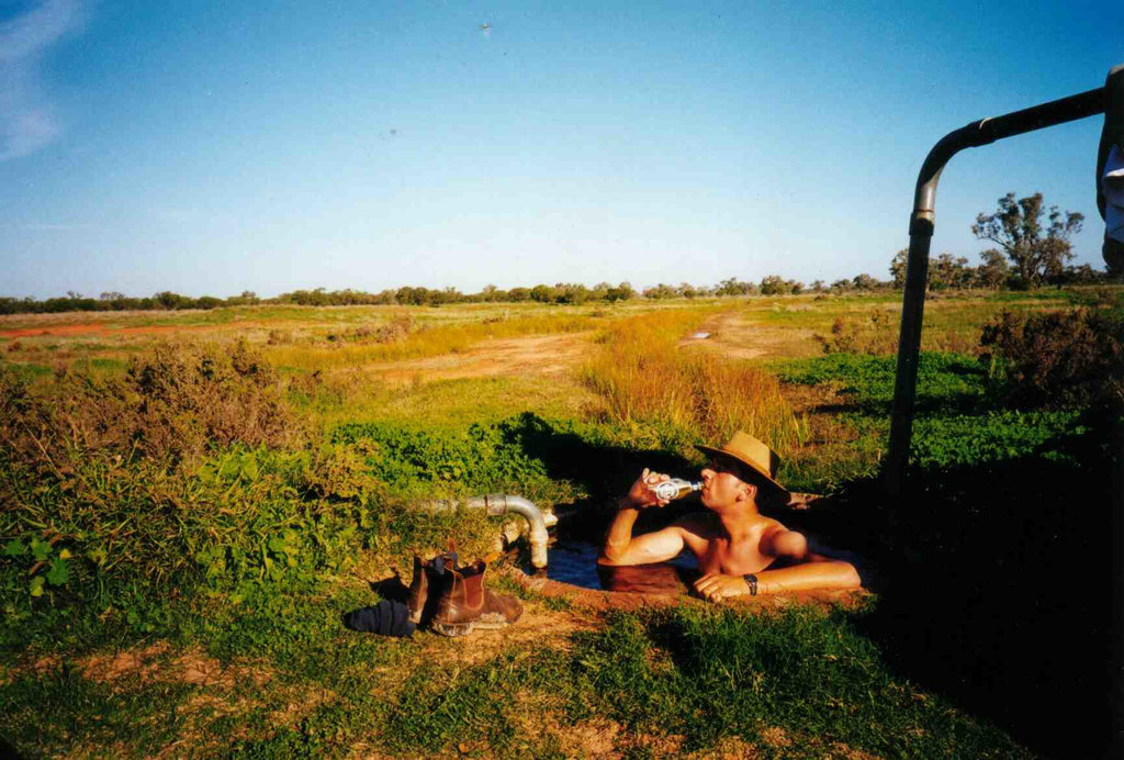 outback bath with beer and Blundies