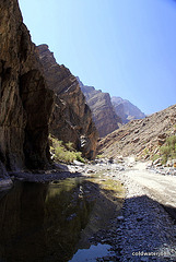 Wadi Bani Awf track into the mountains