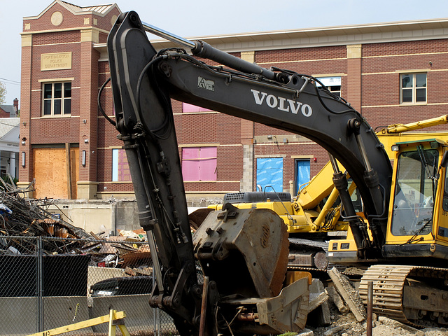 Old Cop Shop Comes Down 1