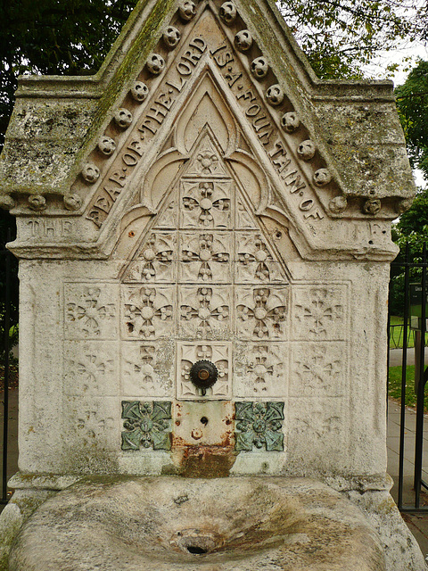 drinking fountain, lincoln's inn  fields, london