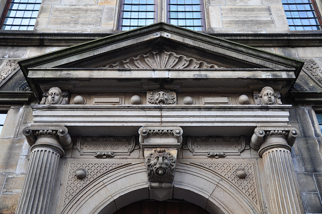 The top of a gate of City Hall