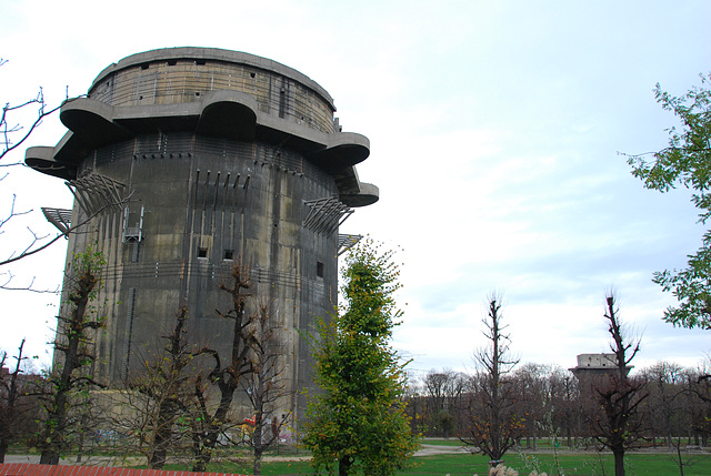 Flakturm VII – G-turm with L-turm on the right