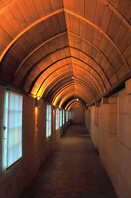 Couloir du Palais épiscopal d'Evreux (Musée municipal)