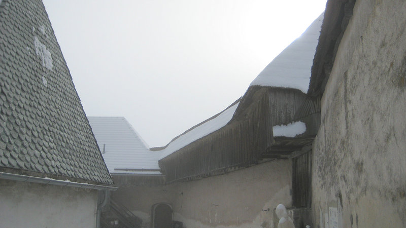 Wehrgang an der Mauer um die Kirche