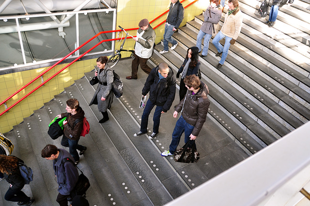 People leaving the platforms