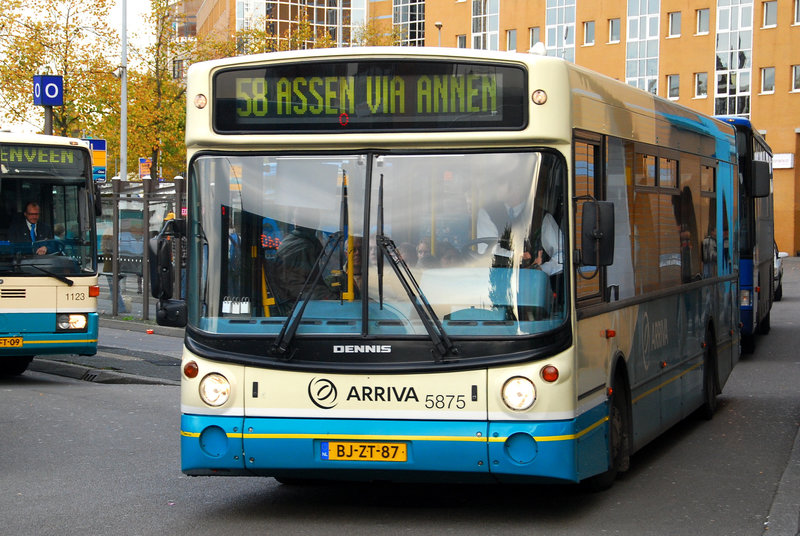 UK buses in Groningen: 2001 Dennis Dart SLF