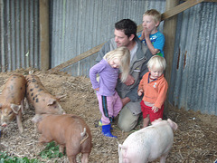 Daniel & kids & piglets