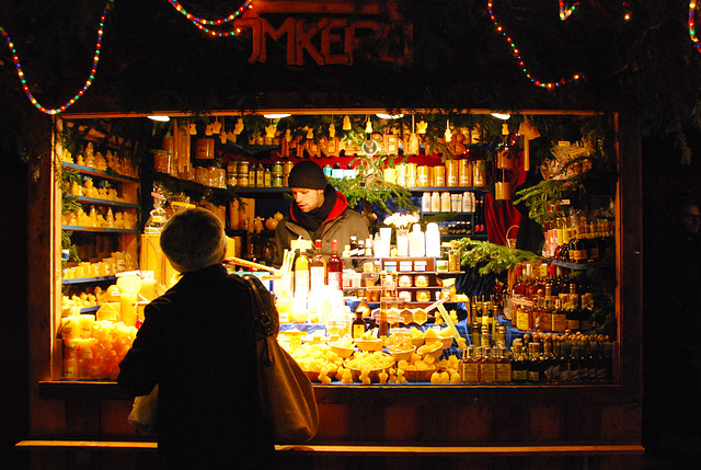 Honey at the Christmas market in front of the Rathaus