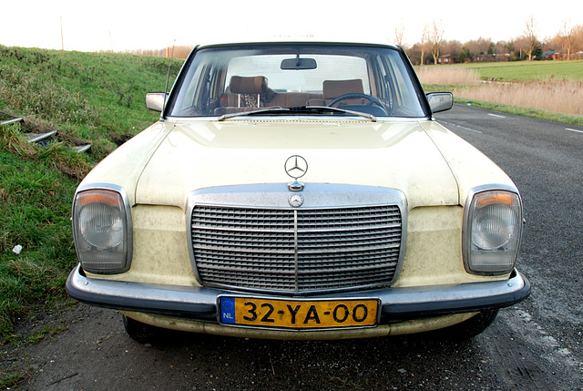 1976 Mercedes-Benz 200 D