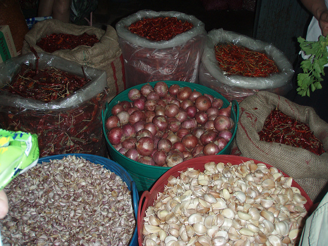 market - garlic