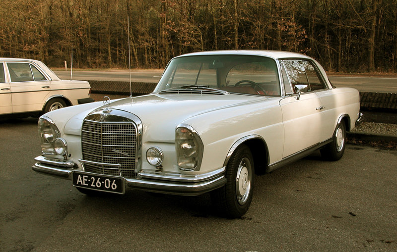 This 280 SE coupe from 1968 passed by and decided to stop