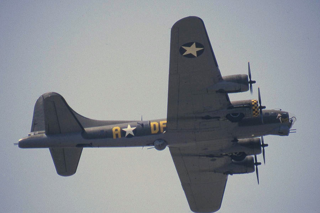 B-17 Flying Fortress G-BEDF/ 123385