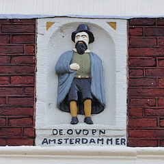 Gable stone De Ouden Amsterdammer