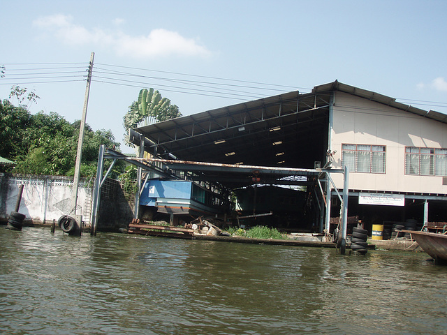 Bangkok - longtail boat trip through canals