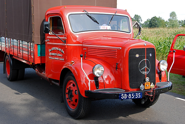 Oldtimer day at Ruinerwold: 1957 Mercedes-Benz L312/48