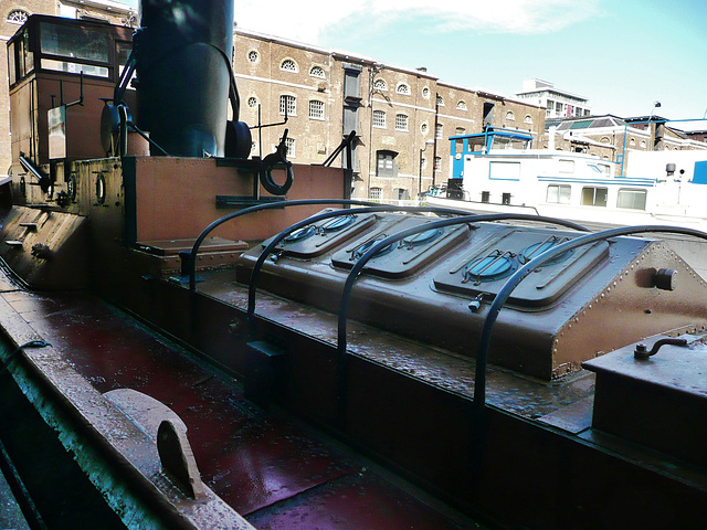 tugs in docklands, london