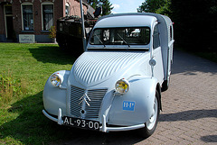 Oldtimer day at Ruinerwold: 1955 Citroën 2CV AZU