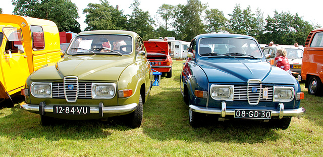 Oldtimer day at Ruinerwold: 1972 & 1975 Saab 96 V4