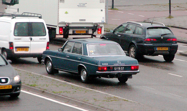 1975 Mercedes-Benz 240 D