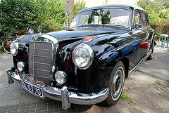 Oldtimer day at Ruinerwold: 1956 Mercedes-Benz 220 S