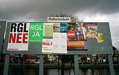 Referendum in Leiden: referendum placards