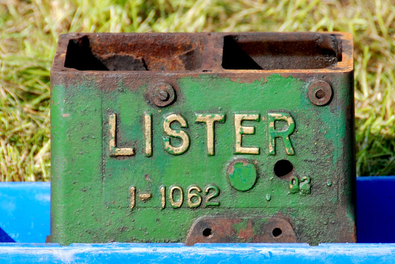 Oldtimer day at Ruinerwold: Part of a Lister engine