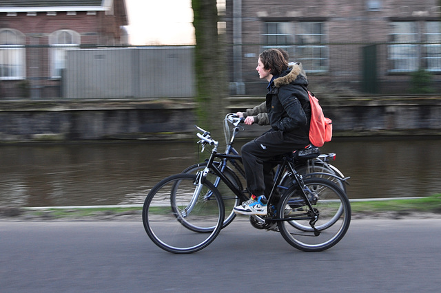 Cycling without hands