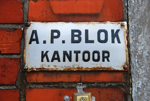 Enamel name sign