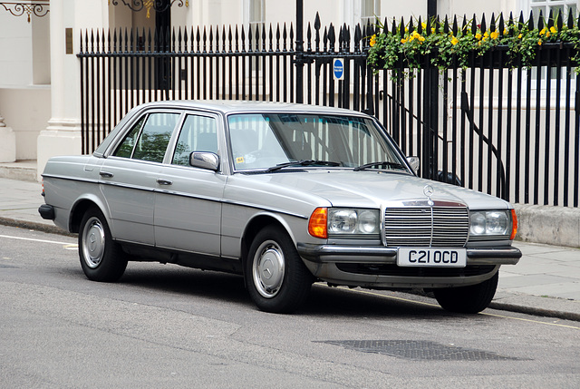 London vehicles: 1985 Mercedes-Benz 230 E