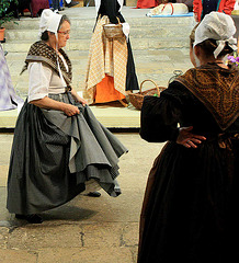 Traditional dancing in Arles