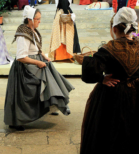 Traditional dancing in Arles