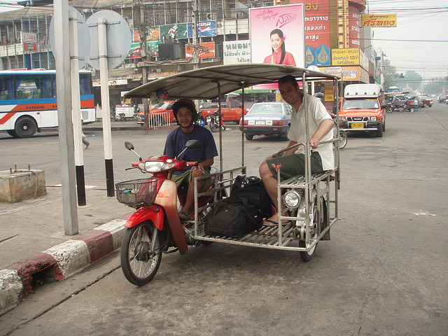 tuk tuk to bus station