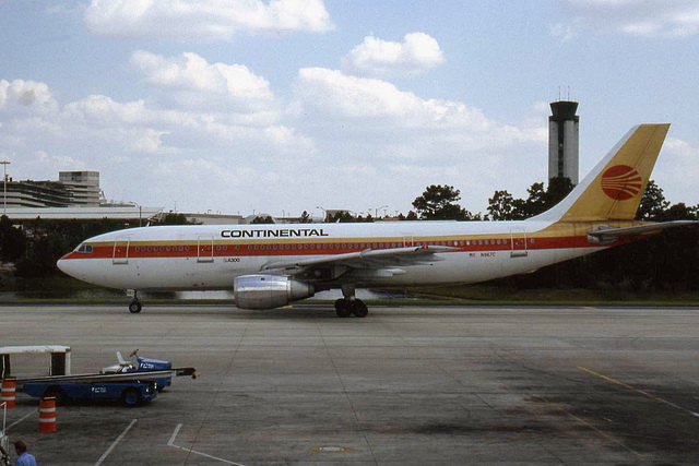 Airbus A300B N967C (Continental)