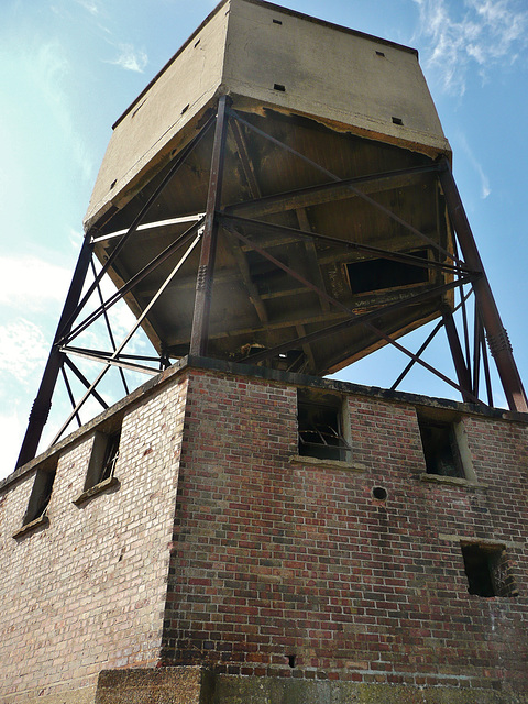 ww2 radar tower, thames estuary