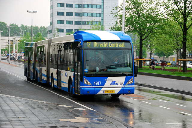 Bi-articulated bus at Utrecht University