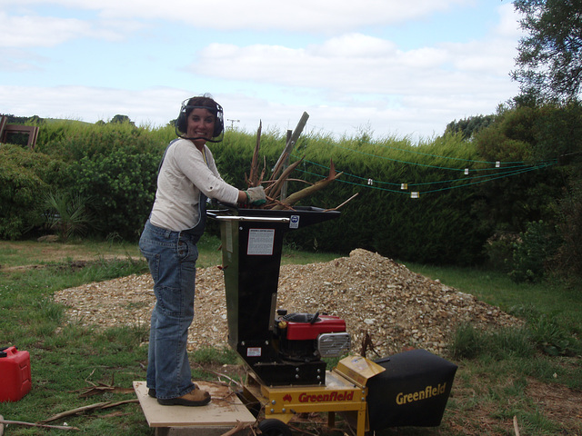 WWOOFer Sioned mulching