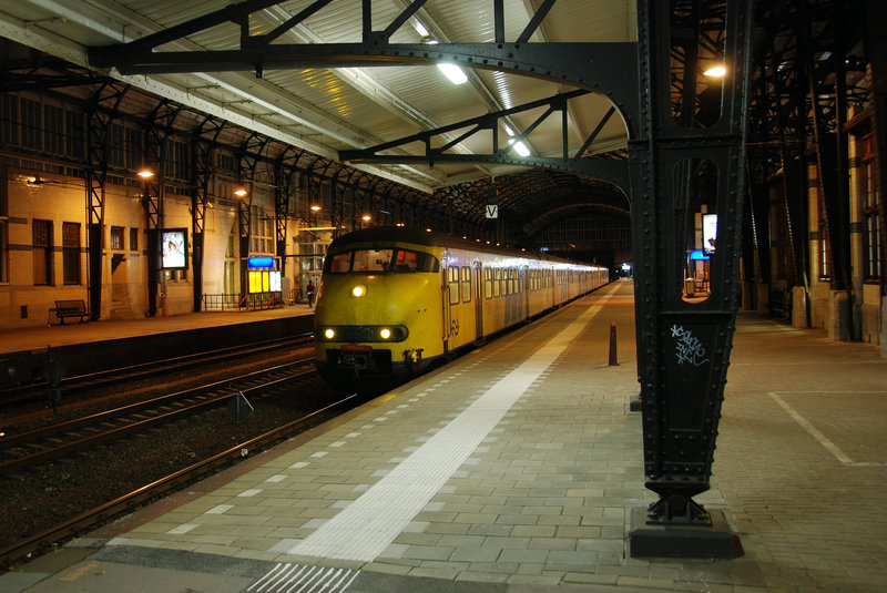 Train 526 & 905 at Haarlem Station