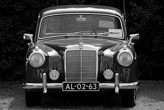 Oldtimer day at Ruinerwold: 1959 Mercedes-Benz 220 S