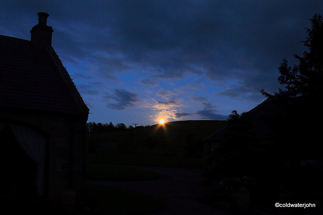 Nearly Full moon with cloudcover increasing...#3 Nearly Full moon with cloudcover increasing...#3