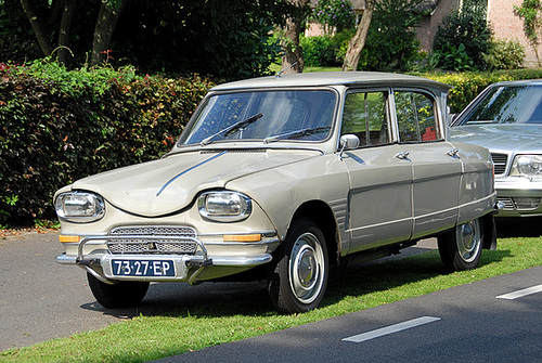 Oldtimer day at Ruinerwold: 1967 Citroën Ami 6 Grand Luxe