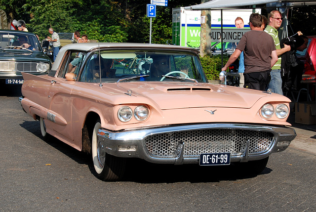 Oldtimer day at Ruinerwold: 1958 Ford Thunderbird