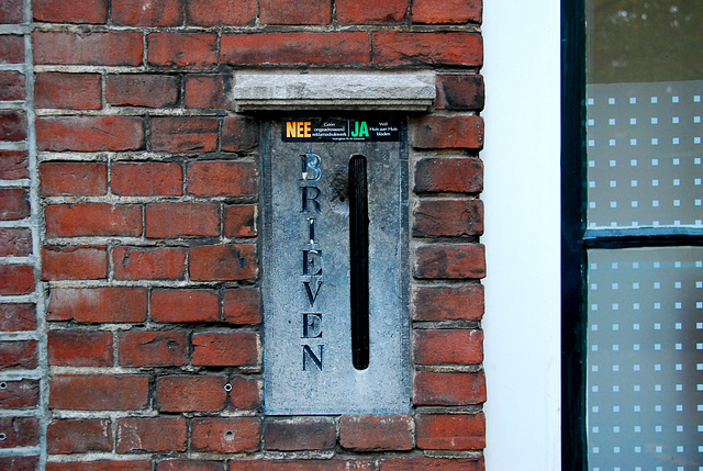 Closed letterbox