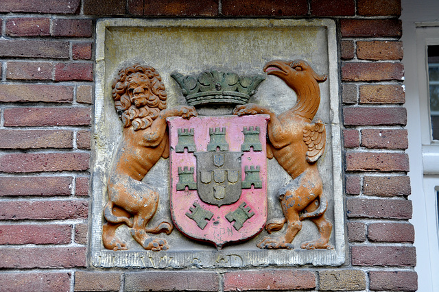 Gable stone in the Nieuwe Uilenburgerstraat