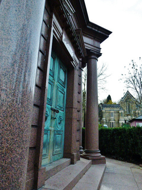 highgate cemetery east, london