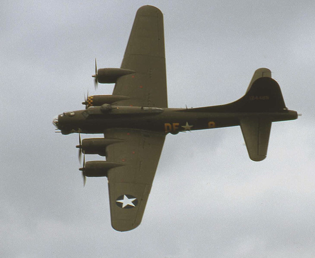 Boeing B-17F 123385/ G-BEDF