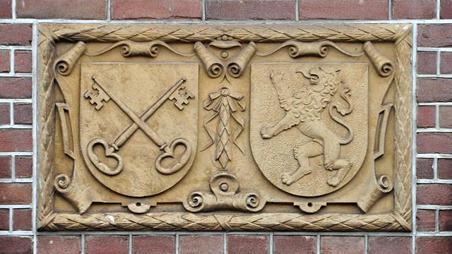 Gable stone on the Blauwpoortbrug (Blue Gate's Bridge)