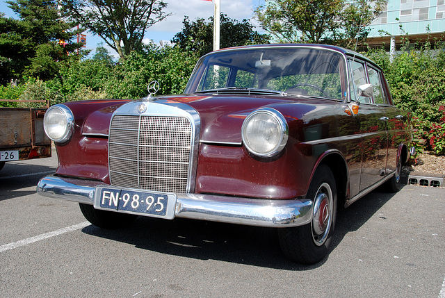 Mercedes meeting: 1965 Mercedes-Benz 190